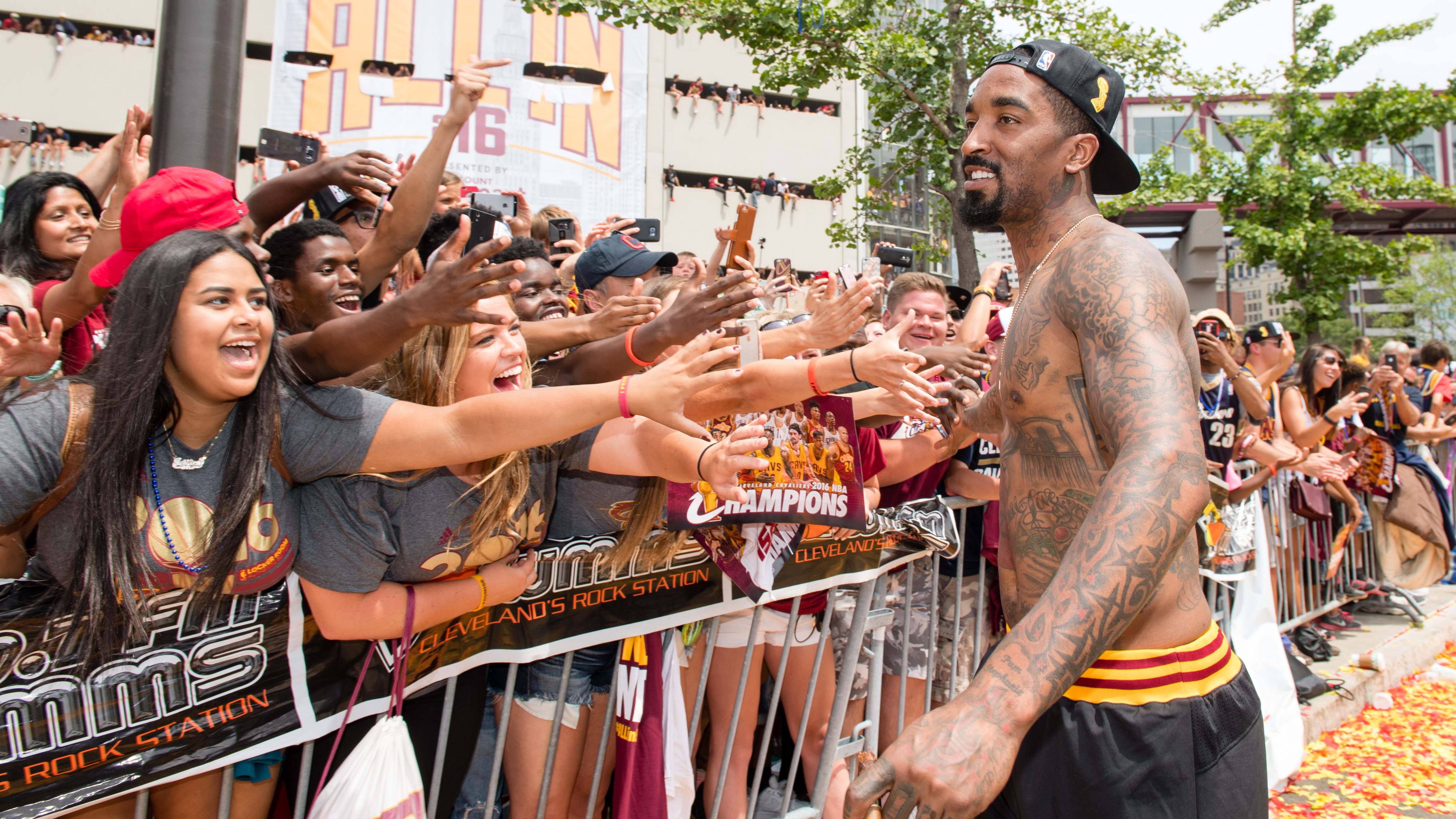 LeBron tells Cavs he will return