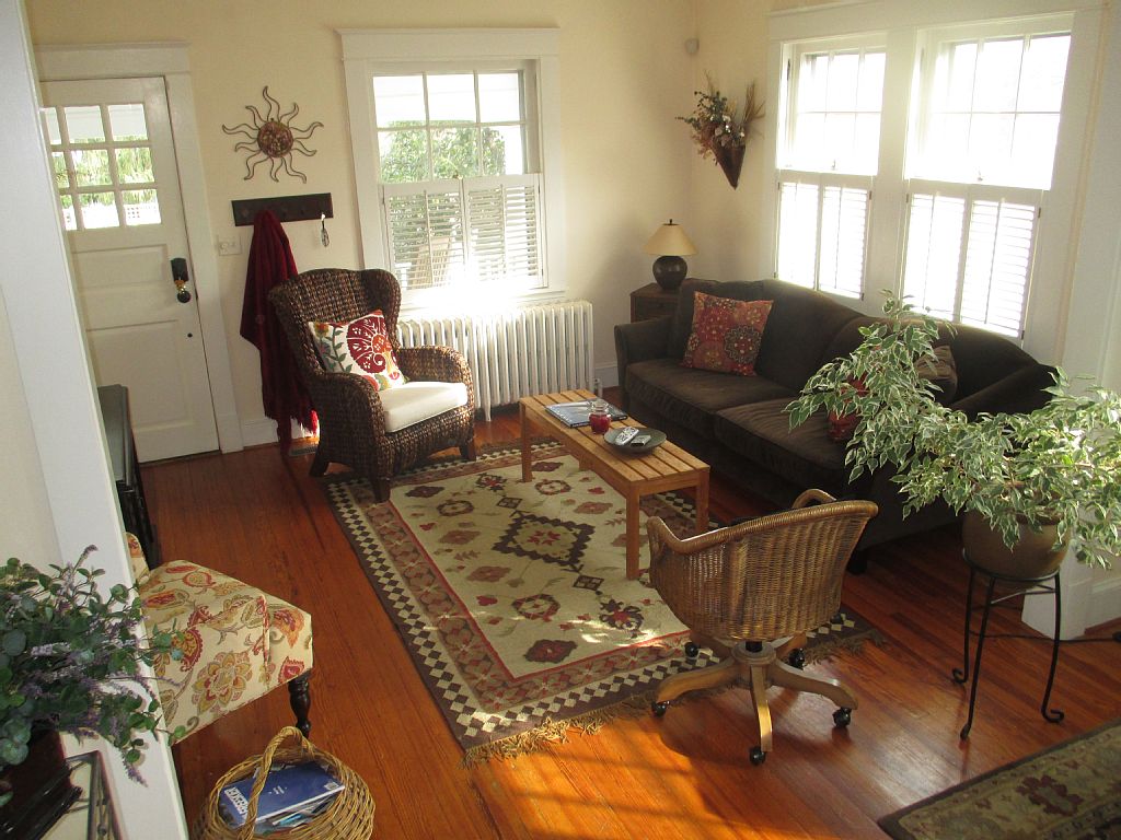 Beautiful Annapolis Getaway - Walk Everywhere, Parking & Private Backyard!