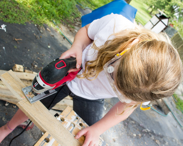 How to Tell if Wood Pallets are Safe for Crafting